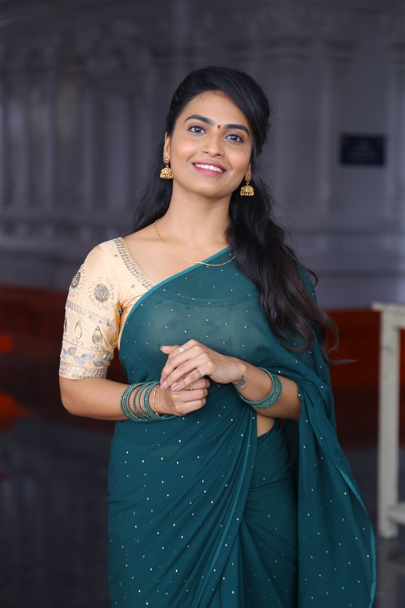 ACTRESS ALEKHYA HARIKA IN GREEN SAREE AT TELUGU MOVIE LAUNCH 15